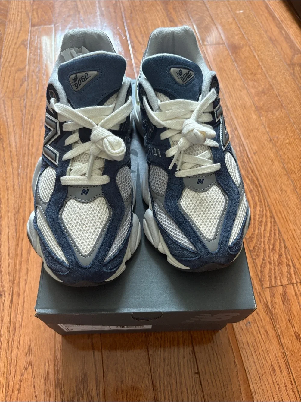 New Balance Mens Navy and White Retro Runner Sneakers